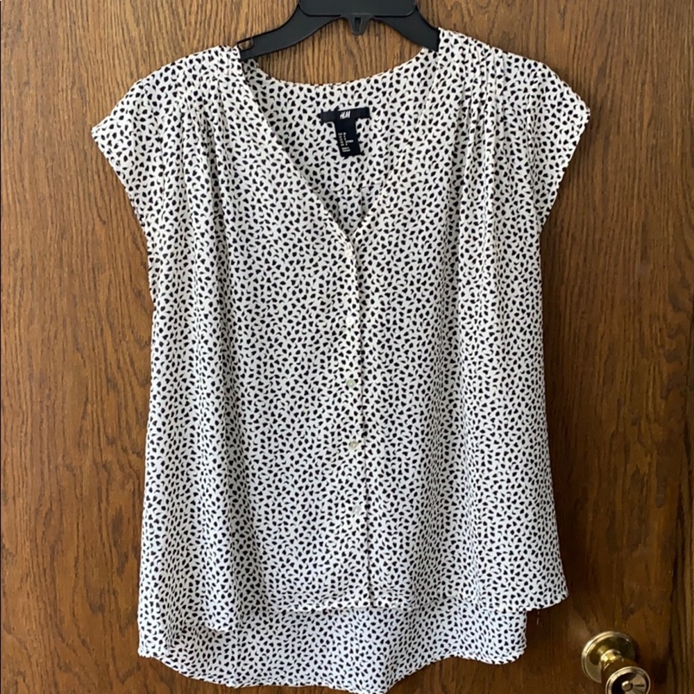 black & white patterned top! 🖤🤍